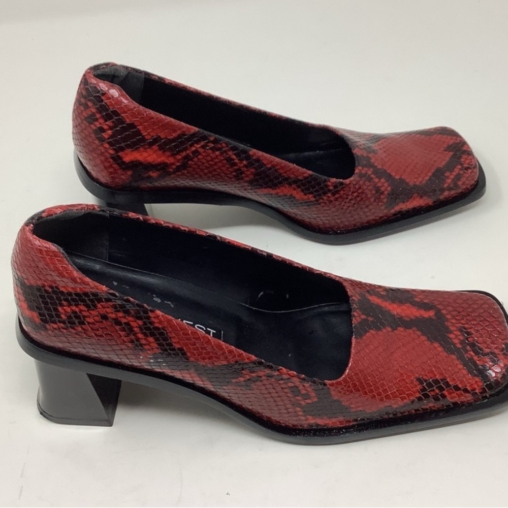 Vintage Nine West Black and Red Snakeskin Print Pump Shoes